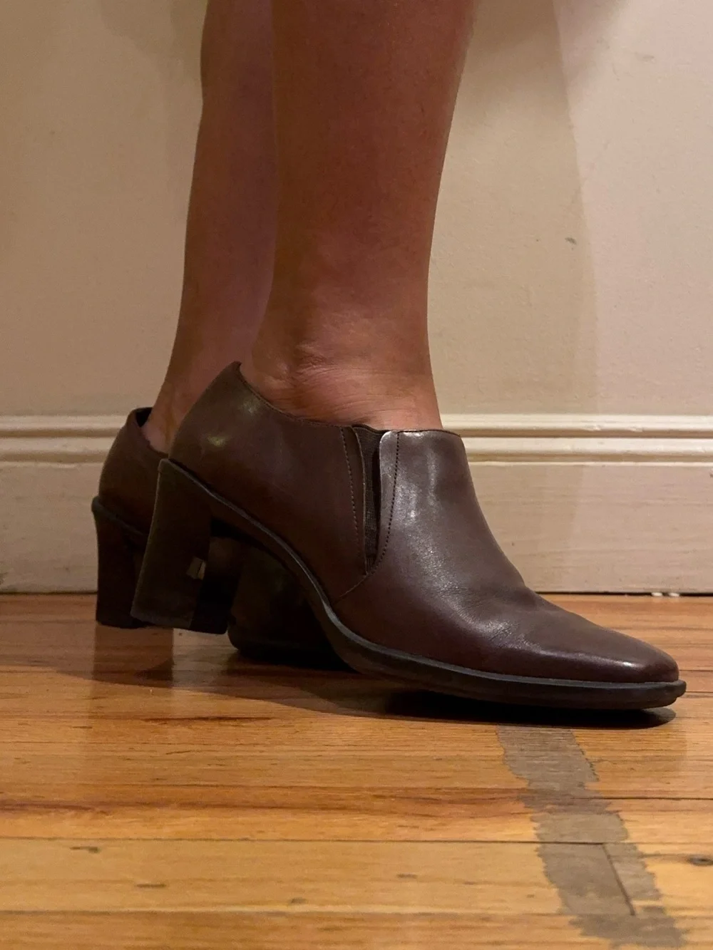 Brown leather Aerosoles heeled ankle booties, women’s size 9